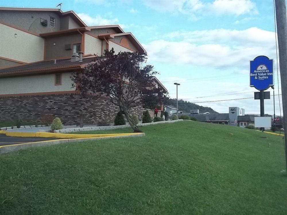 Hotel Super 8 By Wyndham Bedford Esterno foto