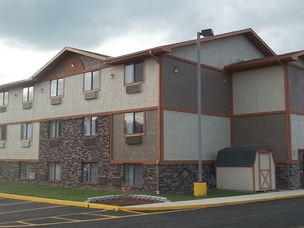Hotel Super 8 By Wyndham Bedford Esterno foto
