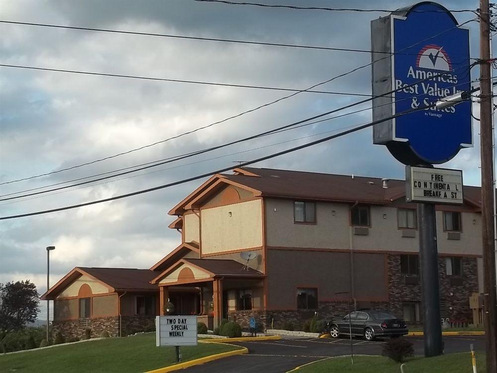 Hotel Super 8 By Wyndham Bedford Esterno foto