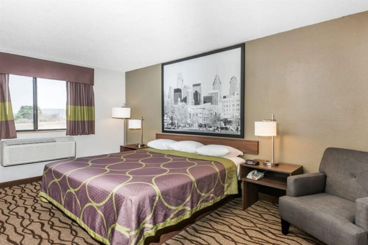 Hotel Super 8 By Wyndham Bedford Esterno foto
