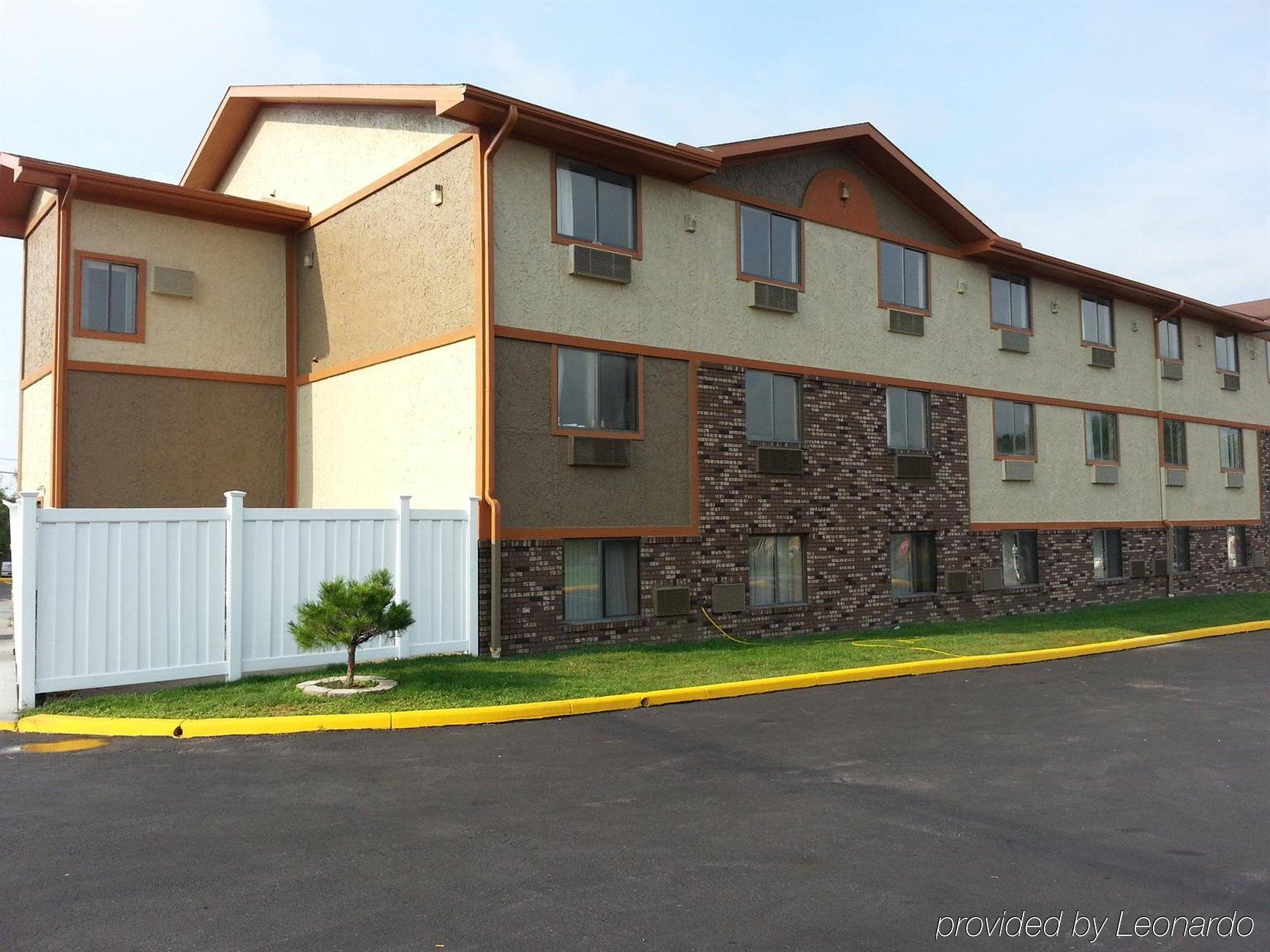 Hotel Super 8 By Wyndham Bedford Esterno foto