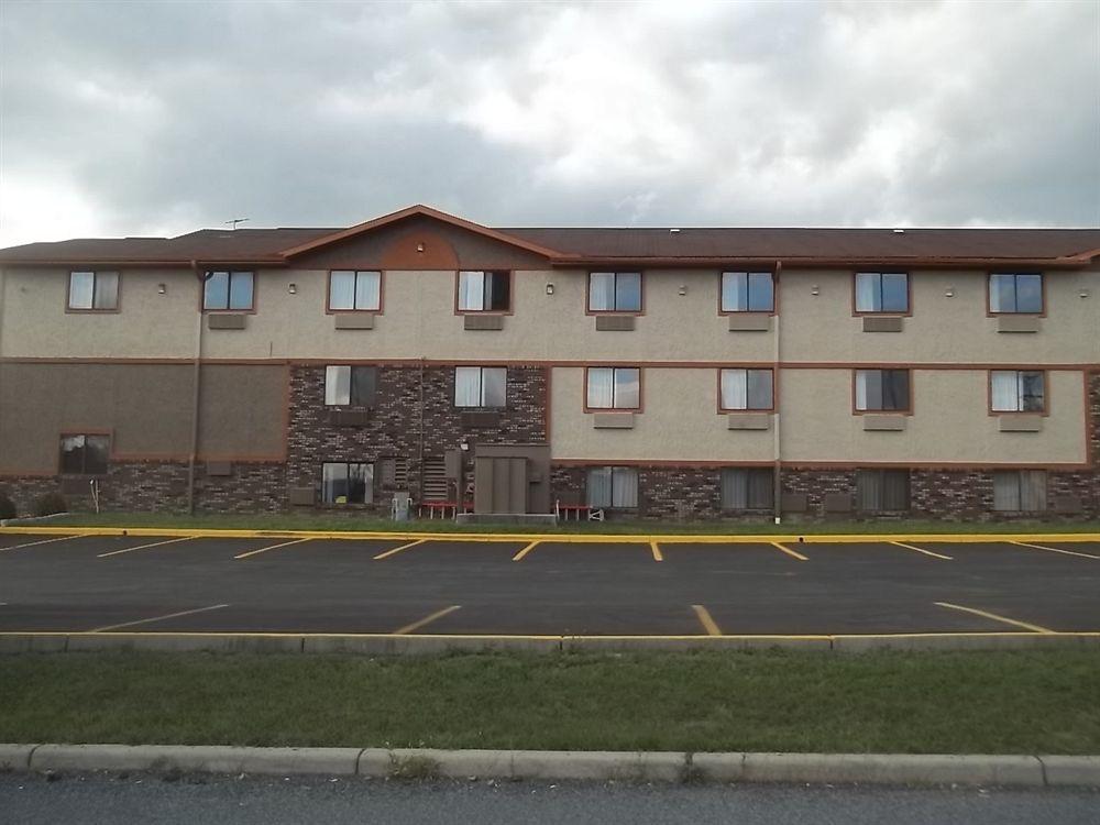 Hotel Super 8 By Wyndham Bedford Esterno foto