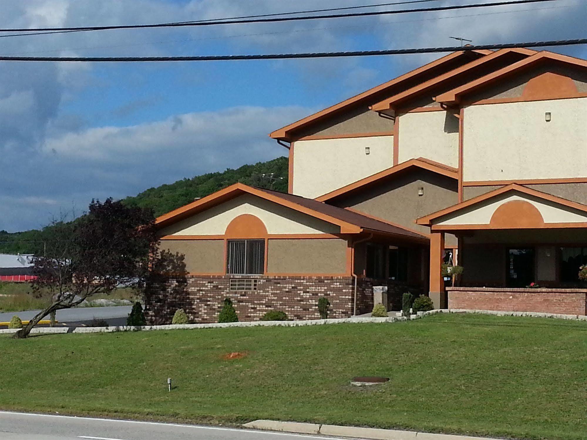 Hotel Super 8 By Wyndham Bedford Esterno foto