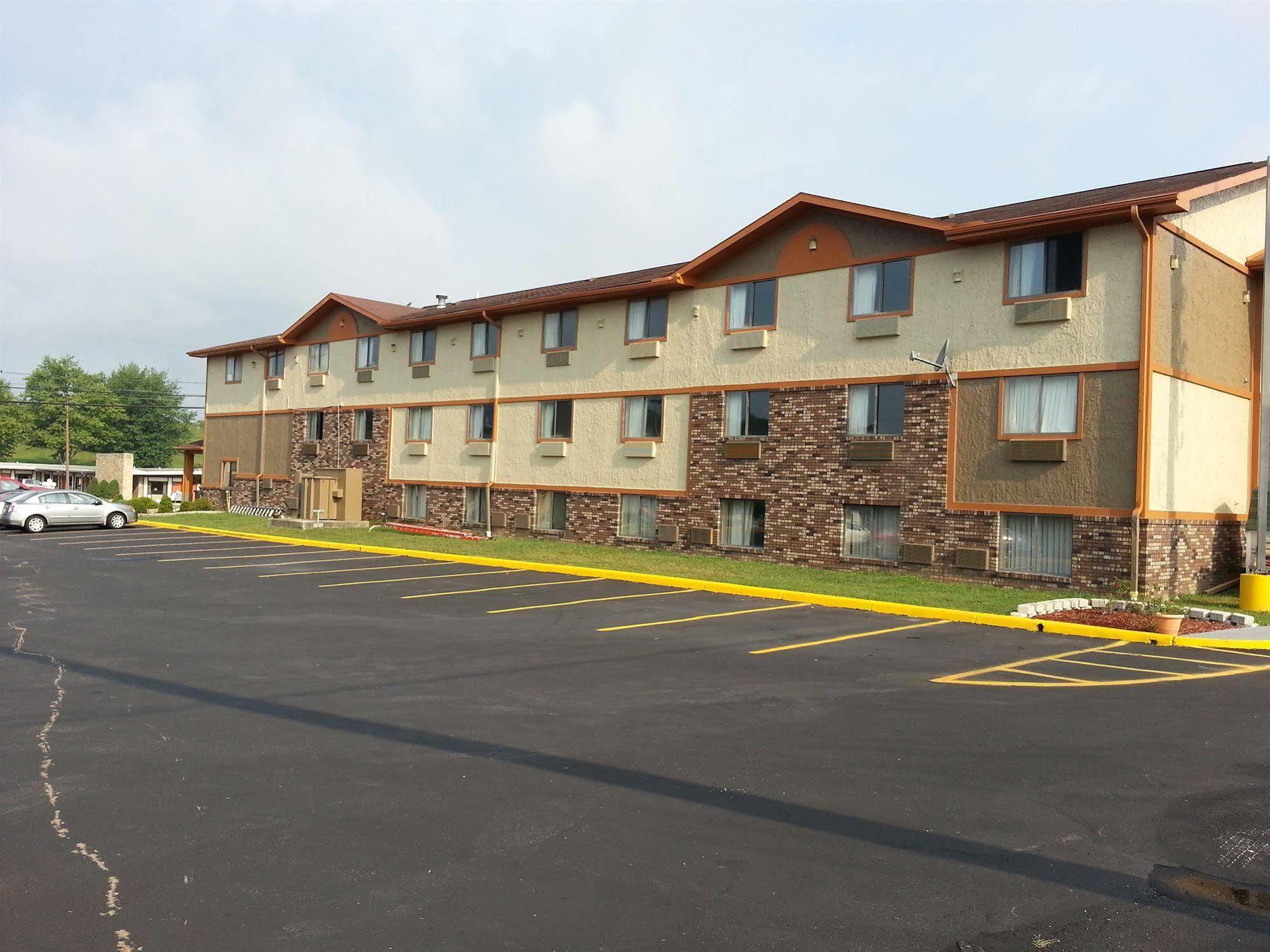 Hotel Super 8 By Wyndham Bedford Esterno foto